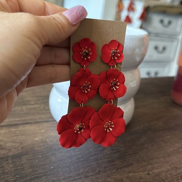 Elegant Red Floral layered flower Drop Earrings - Picture 7 of 10